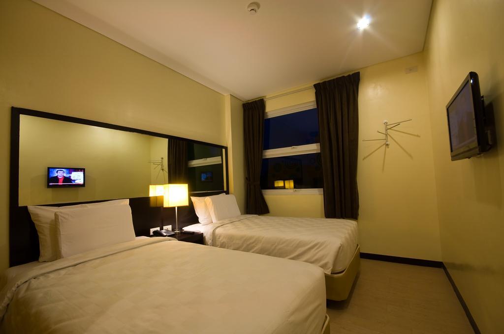 Go Hotels Puerto Princesa Room photo
