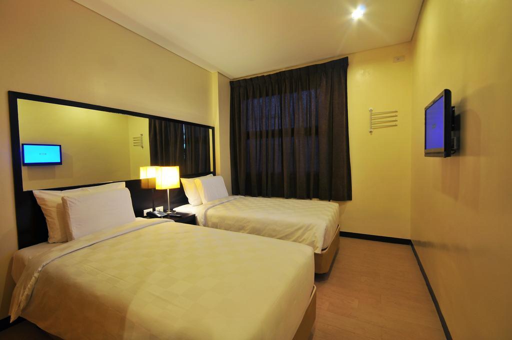 Go Hotels Puerto Princesa Room photo