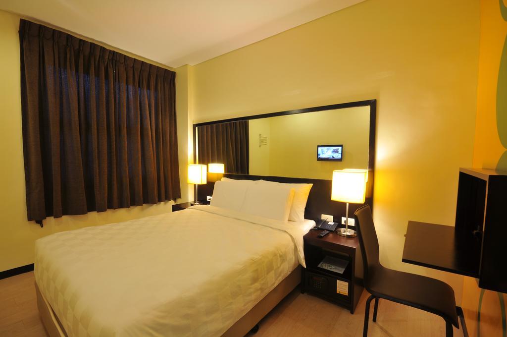 Go Hotels Puerto Princesa Room photo