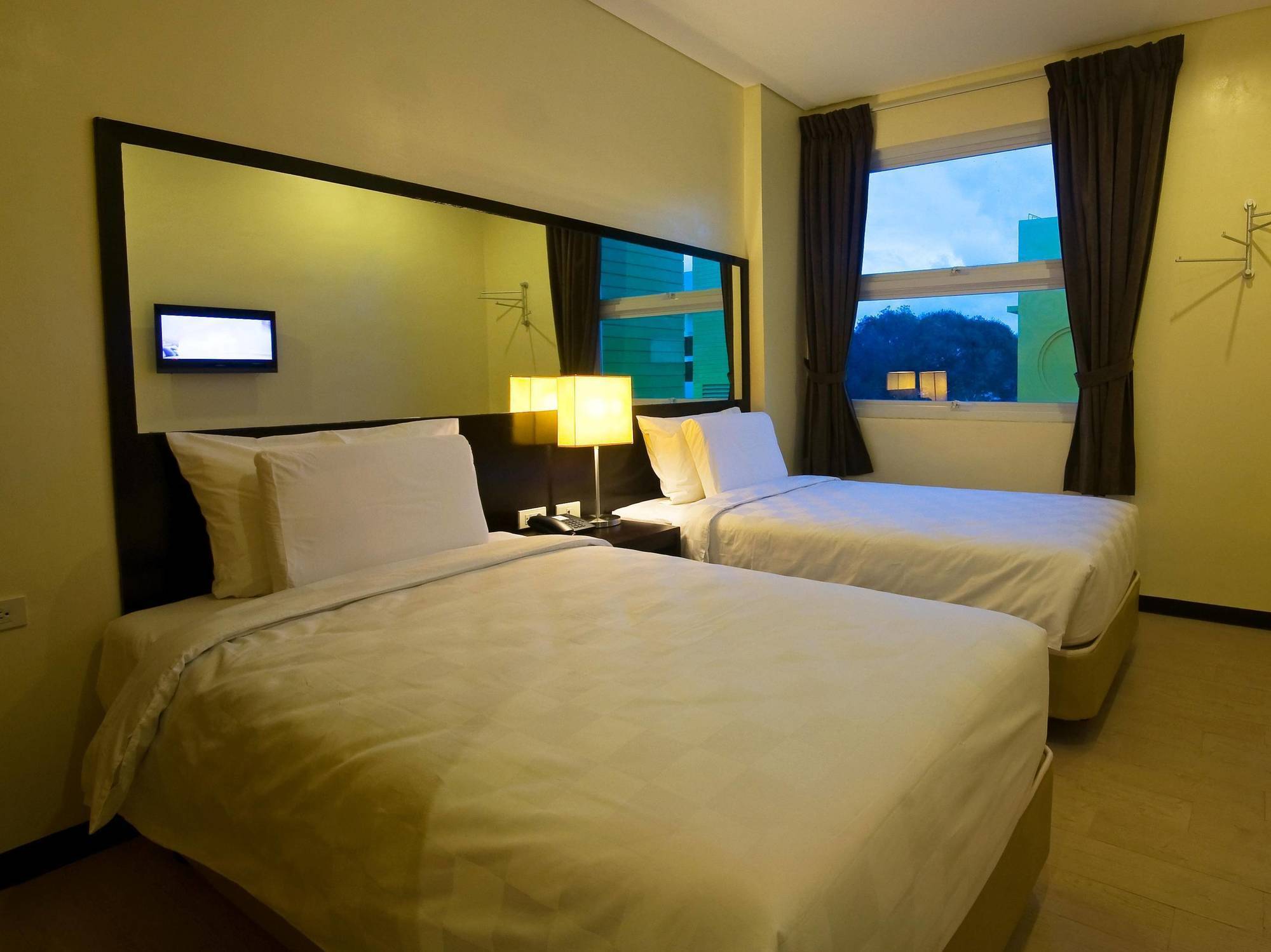 Go Hotels Puerto Princesa Exterior photo